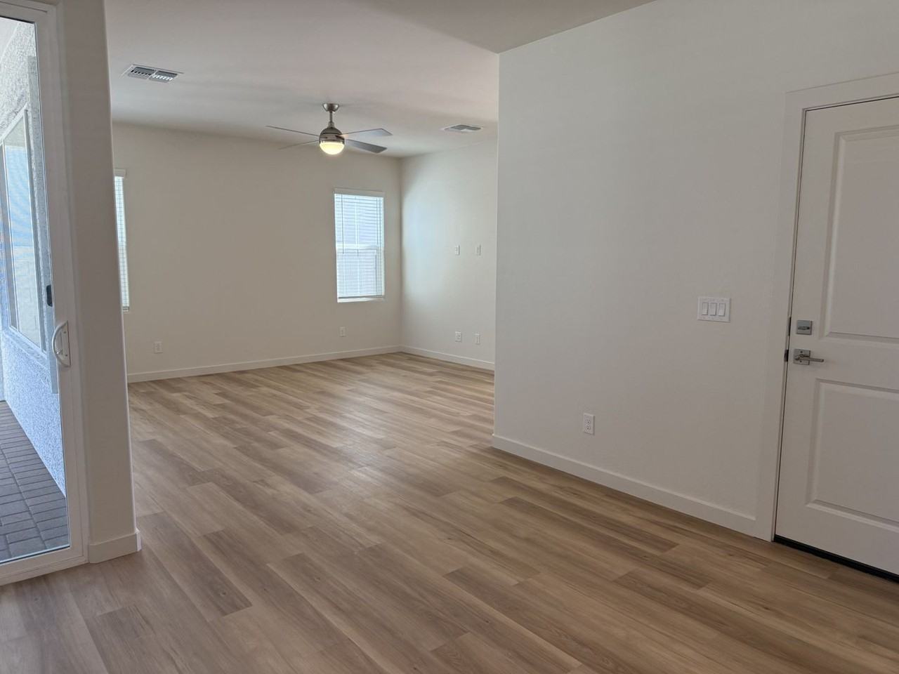 640 West Laredo Street - Photo 4 of 23