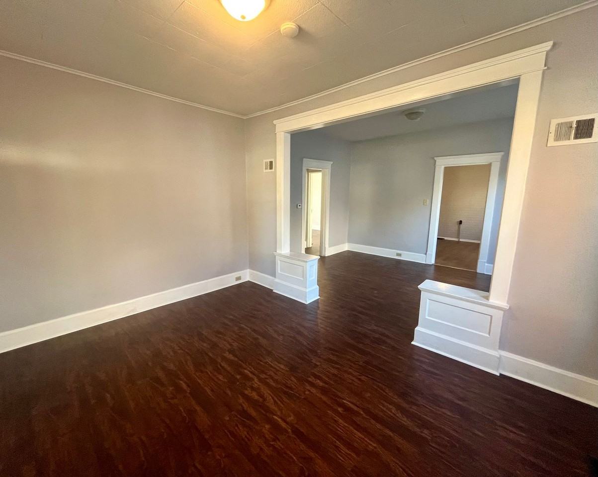 2314 State St - Photo 3 of 10