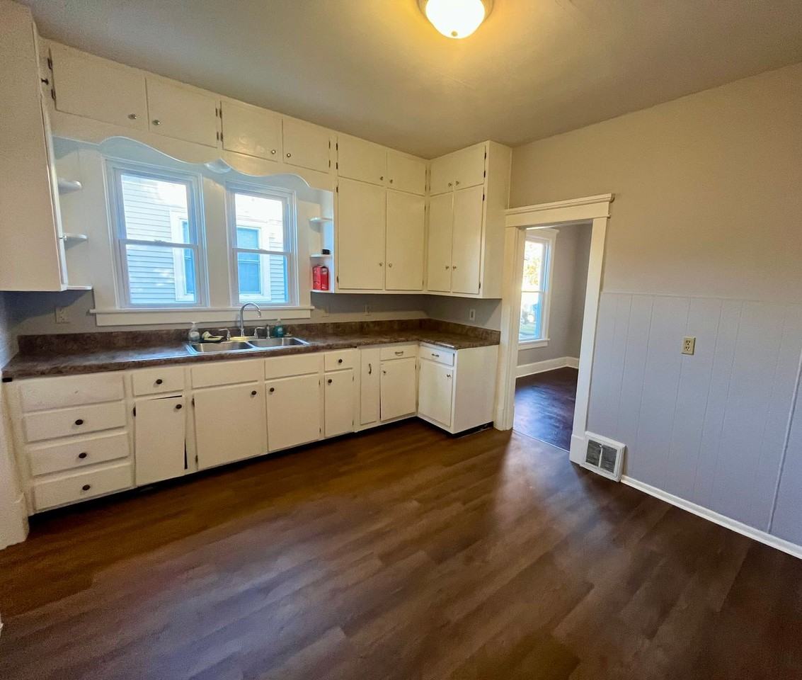 2314 State St - Photo 5 of 10