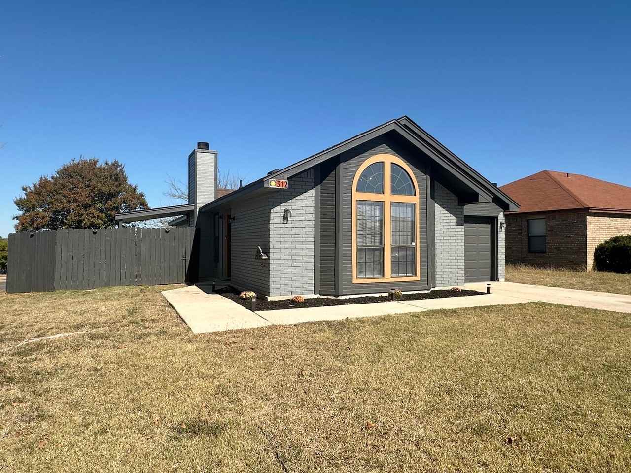 312 Bronc Dr - Photo 2 of 28