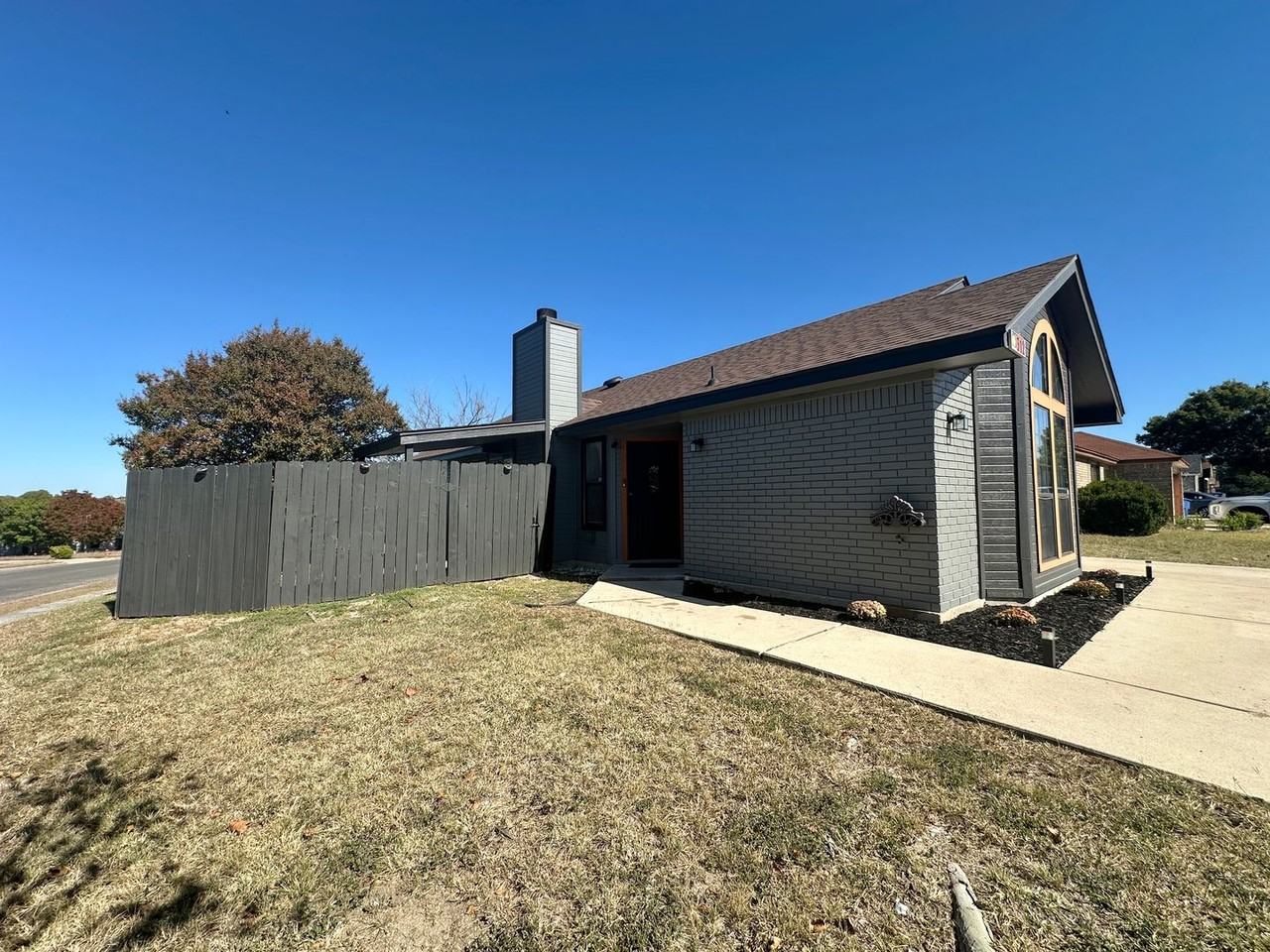 312 Bronc Dr - Photo 3 of 28