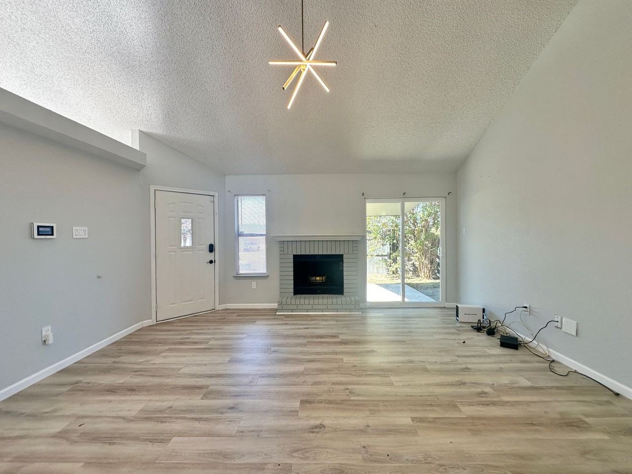 312 Bronc Dr - Photo 4 of 28