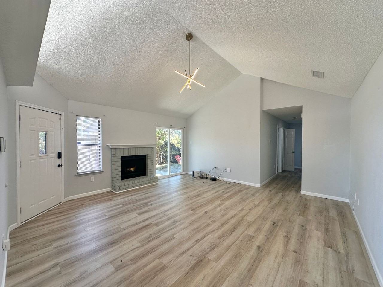 312 Bronc Dr - Photo 6 of 28