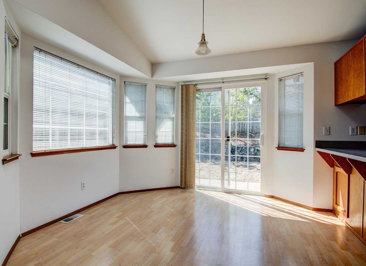 1725 Sw Nienhuis St - Photo 3 of 17