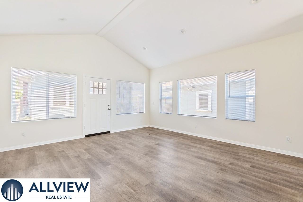 629 S Lemon St - Photo 3 of 17