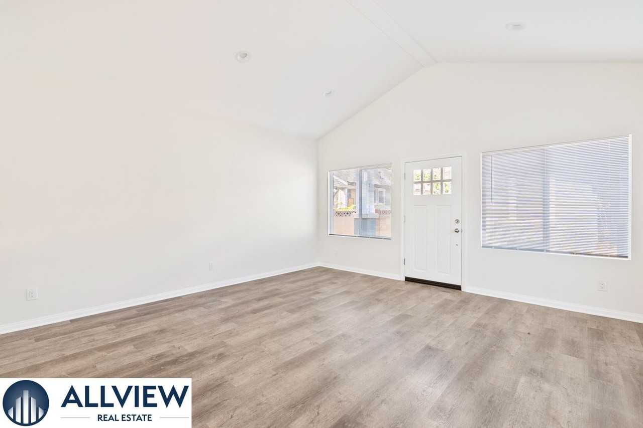 629 S Lemon St - Photo 4 of 17