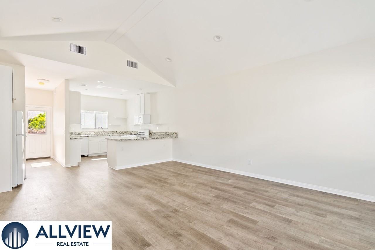 629 S Lemon St - Photo 5 of 17