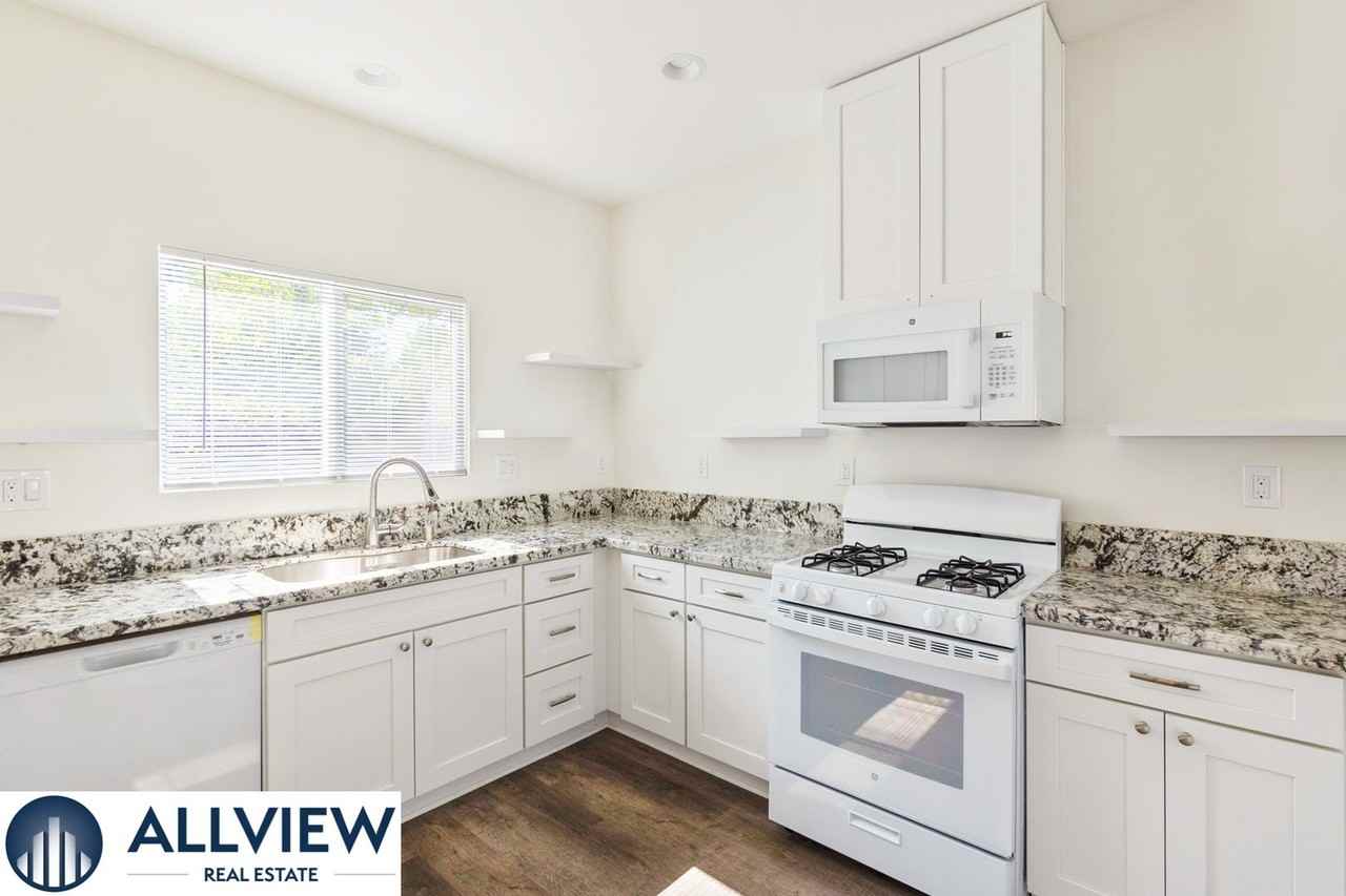 629 S Lemon St - Photo 6 of 17