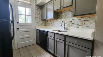 featured image of 1003 Art Hill Pl