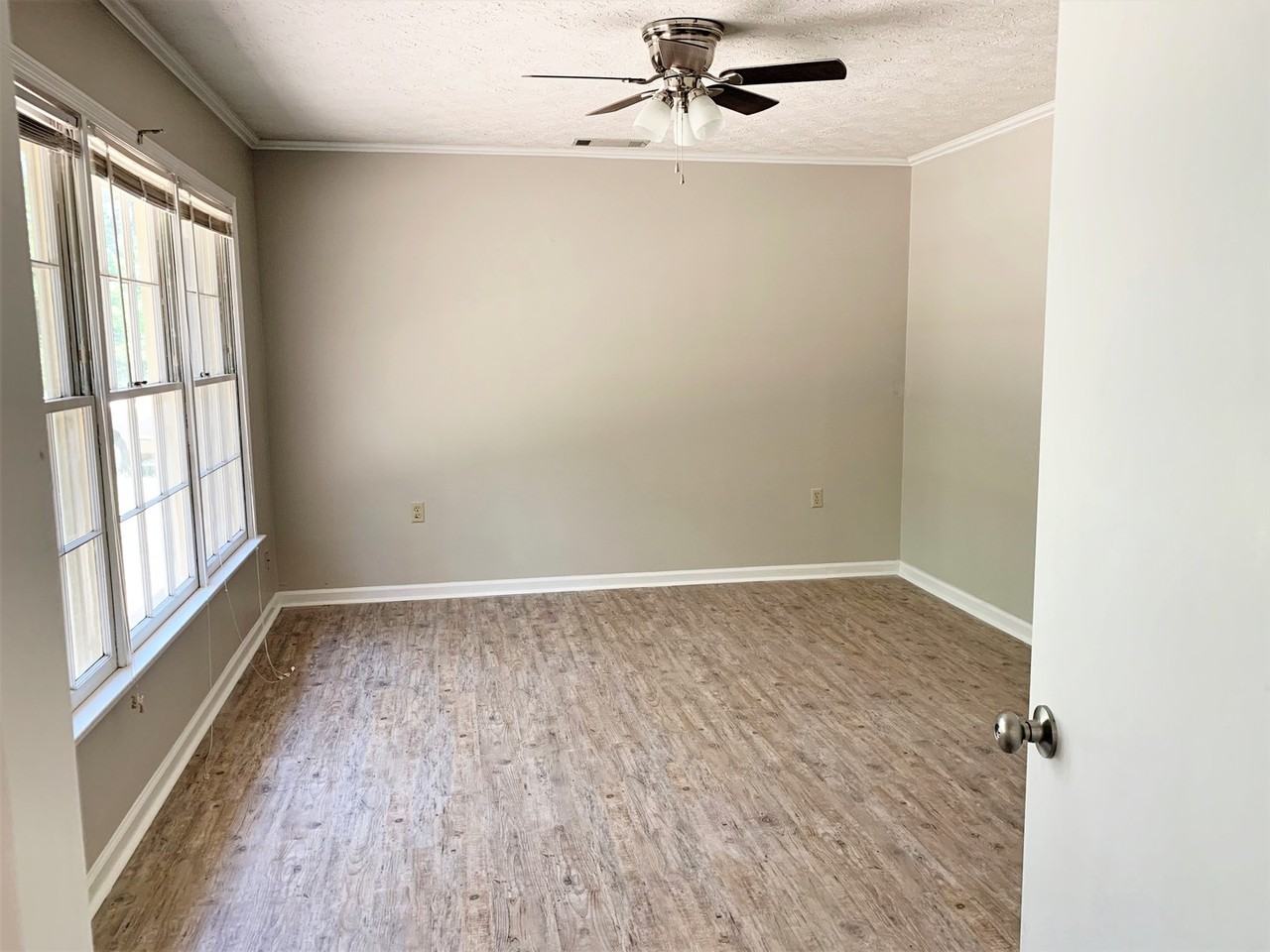 210 Merrywood Dr - Photo 5 of 12