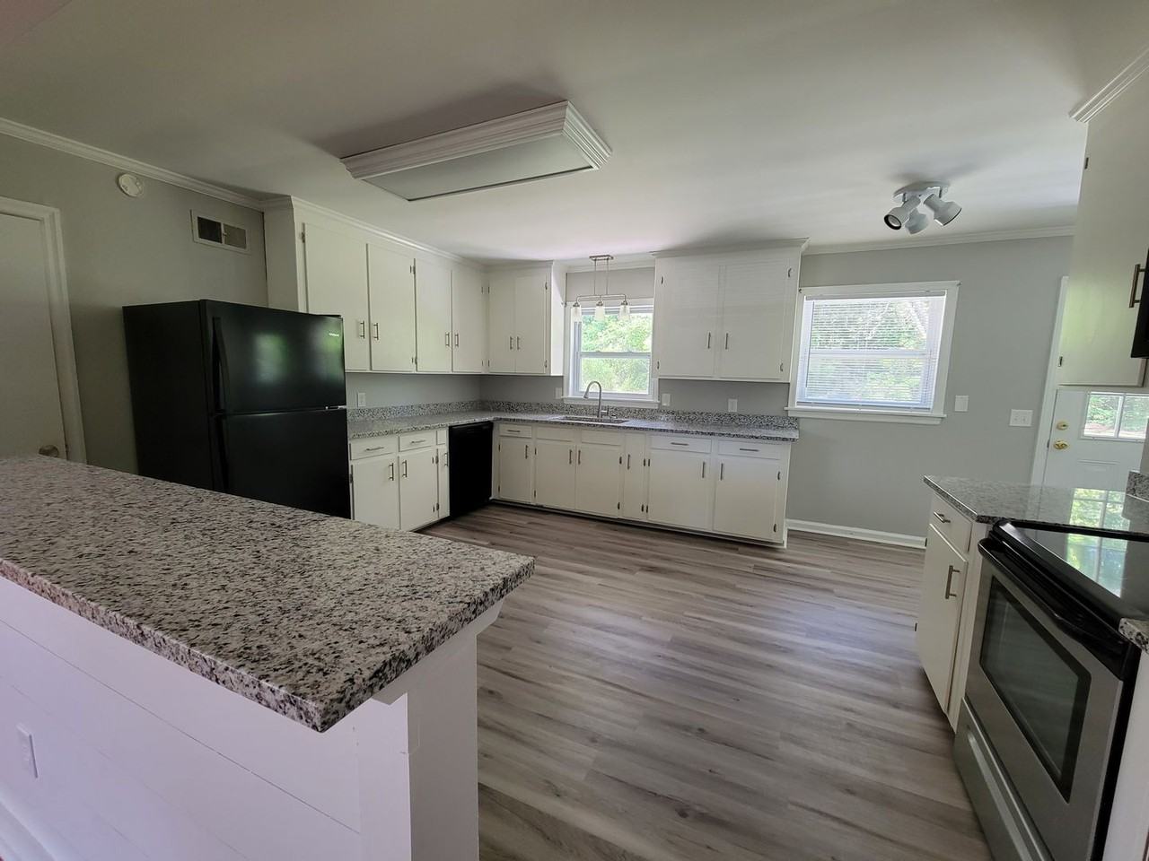 115 N Edgewood Dr - Photo 5 of 29