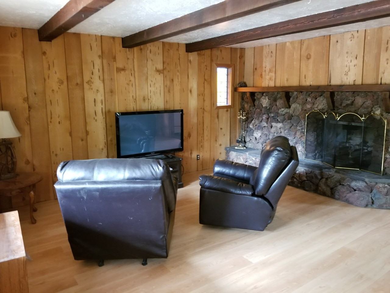 1008 Sierra Ave - Photo 2 of 9