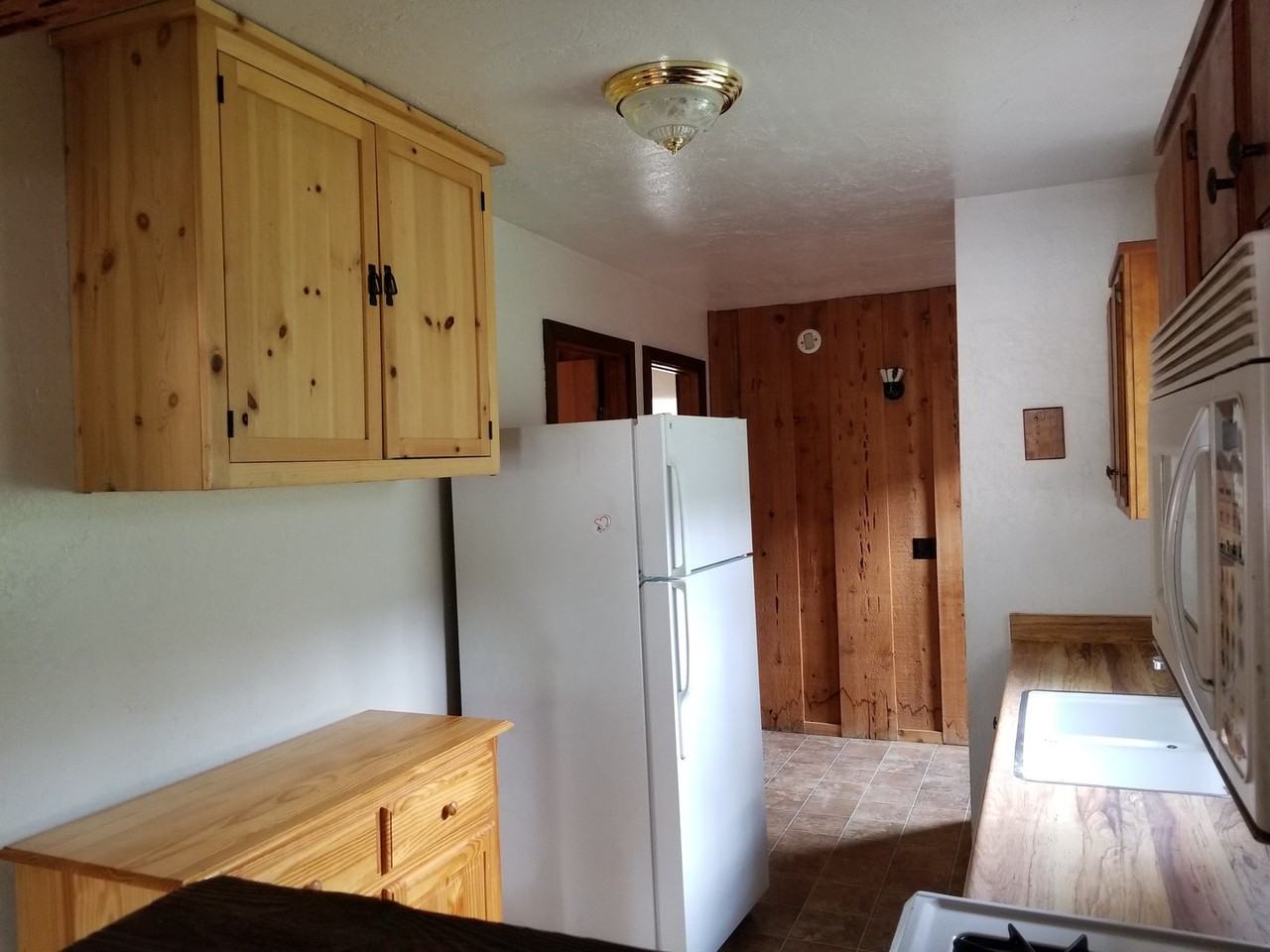 1008 Sierra Ave - Photo 5 of 9
