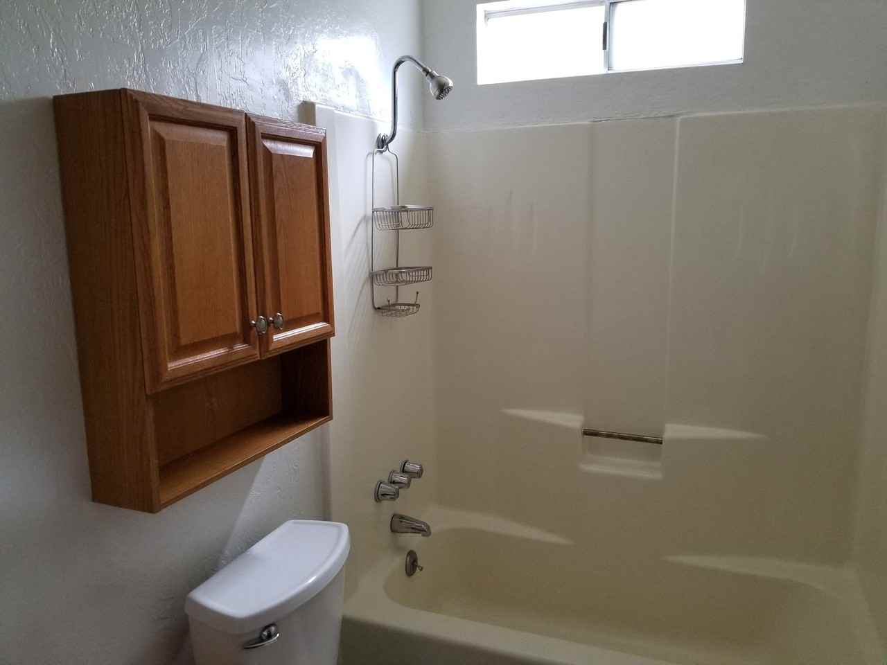 1008 Sierra Ave - Photo 6 of 9