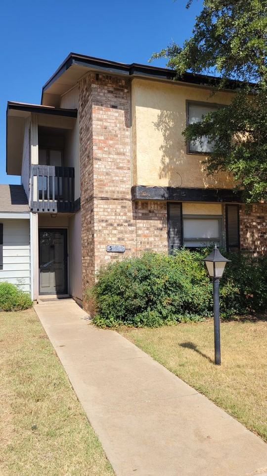 5726 38th St - Photo 2 of 25