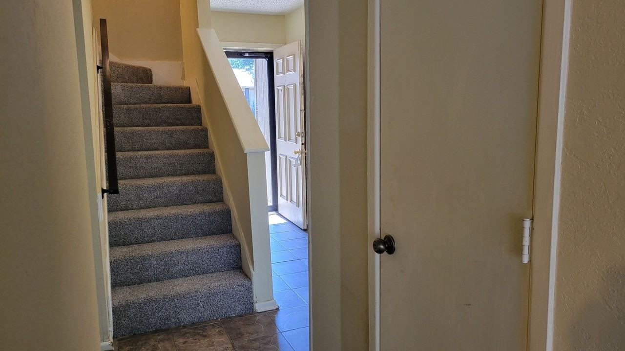 5726 38th St - Photo 3 of 25