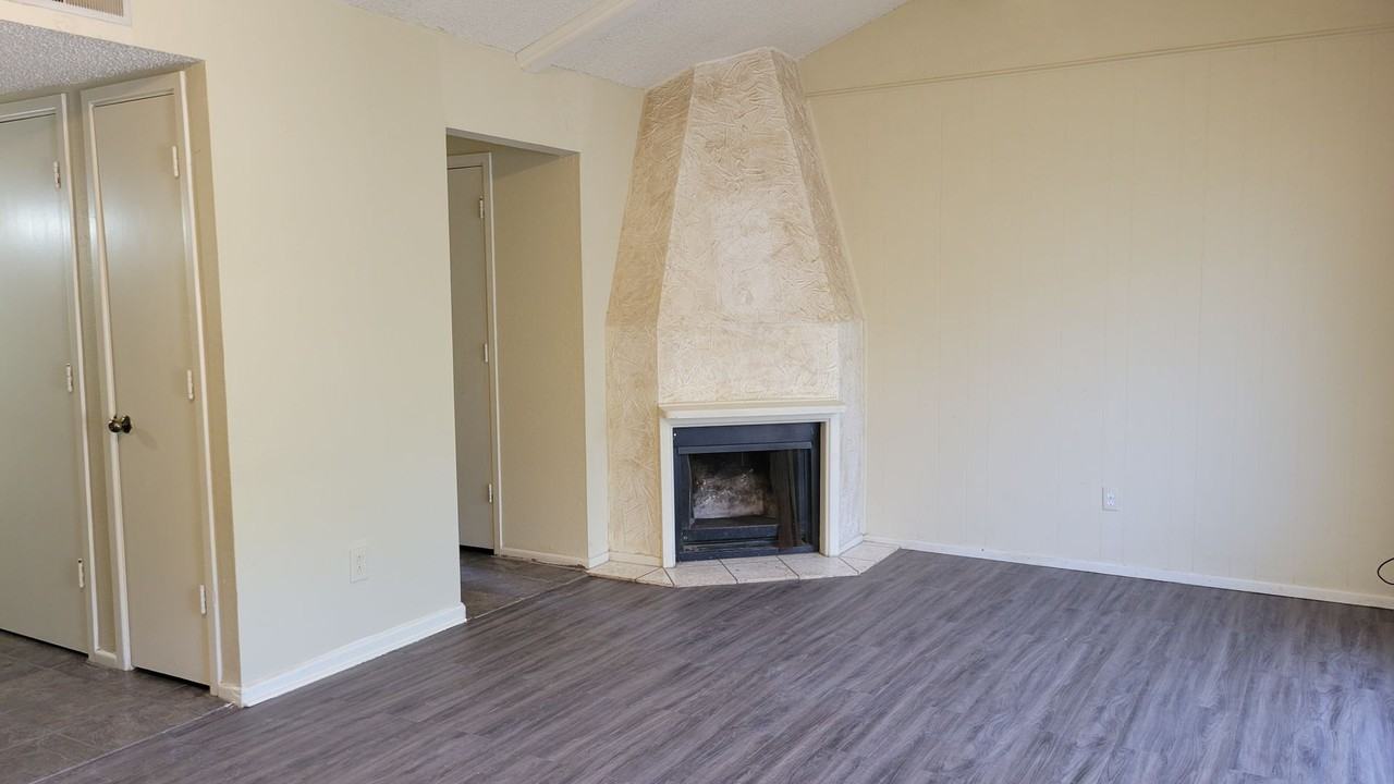 5726 38th St - Photo 4 of 25