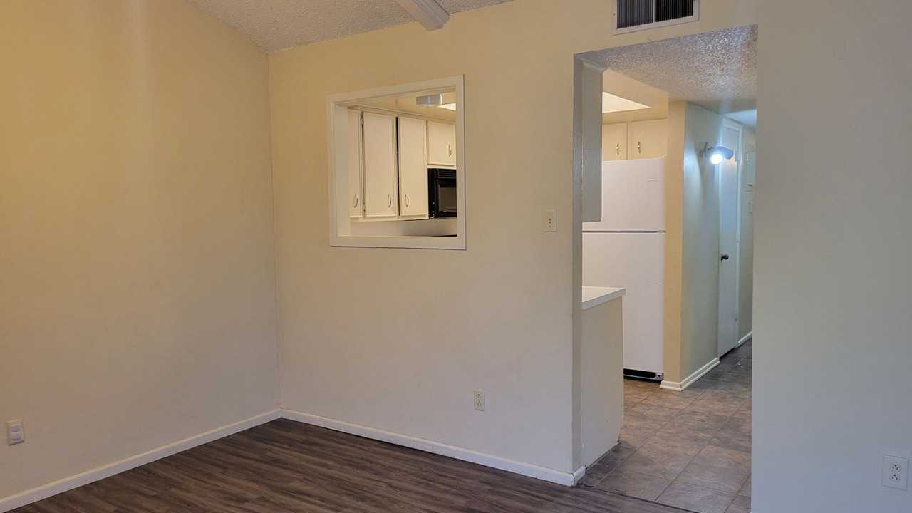 5726 38th St - Photo 5 of 25