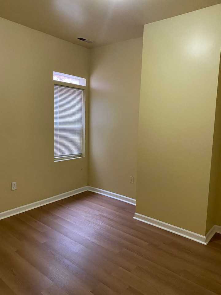 2126 W Baltimore St - Photo 2 of 14