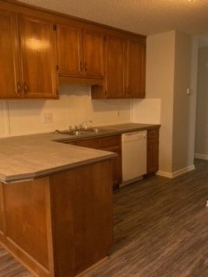 103 Woodley Dr - Photo 2 of 9