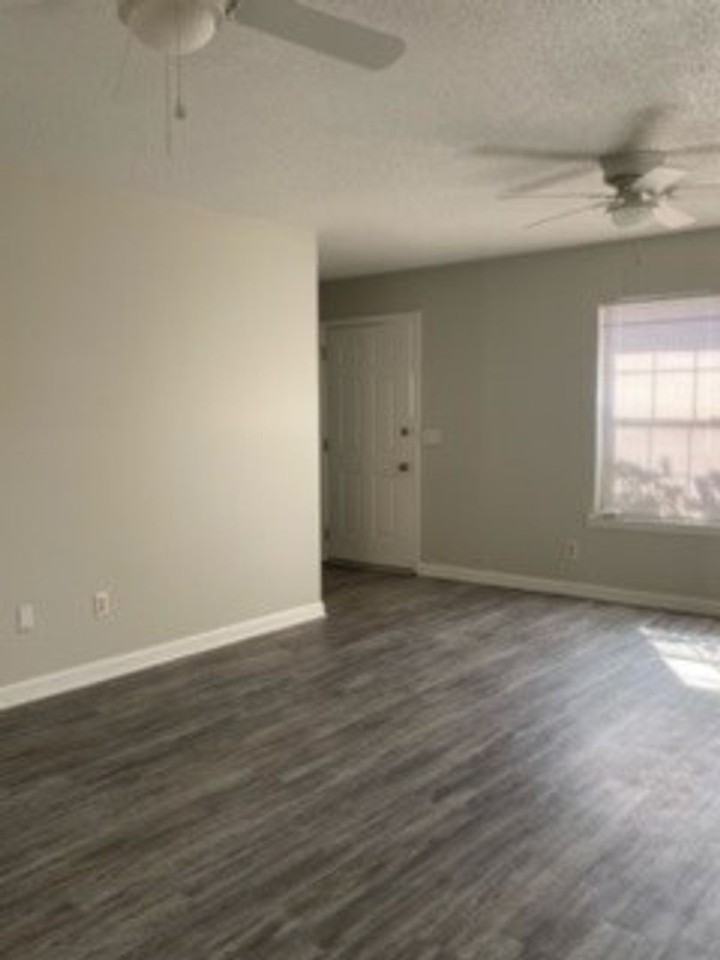 103 Woodley Dr - Photo 3 of 9