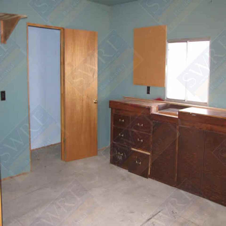 618 Barlow Circle - Photo 3 of 16