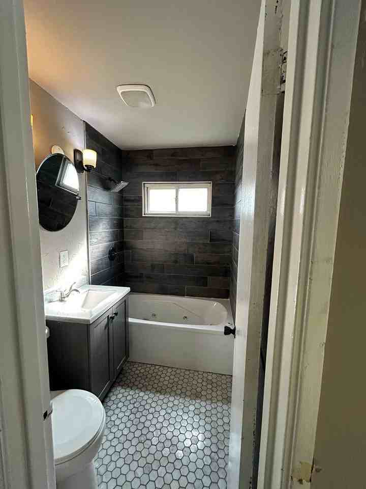 453 Hovey St - Photo 7 of 19