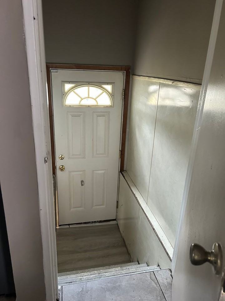 453 Hovey St - Photo 5 of 19