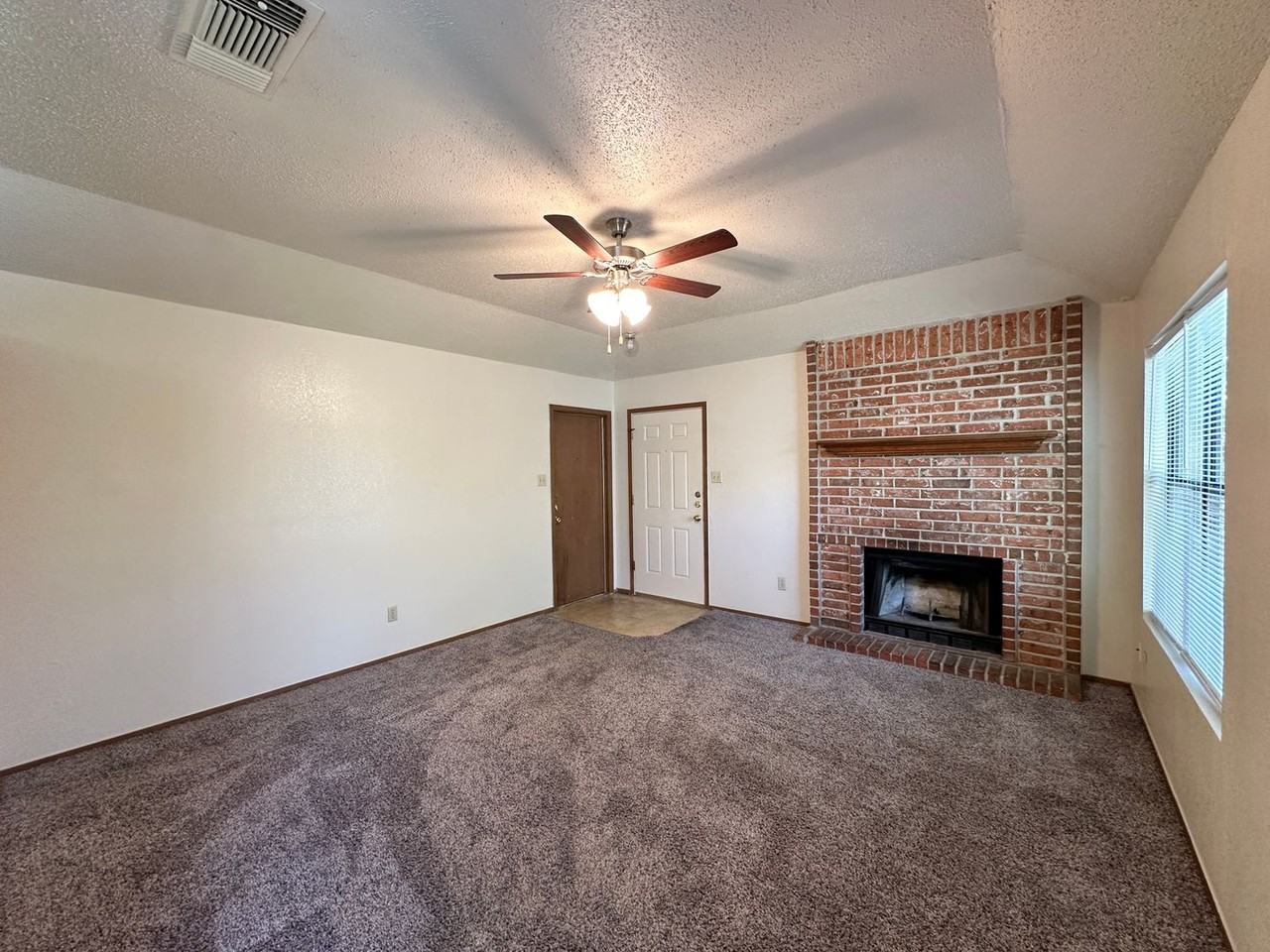 2707 Taft St - Photo 4 of 25