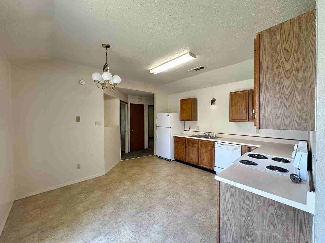 2707 Taft St - Photo 5 of 25