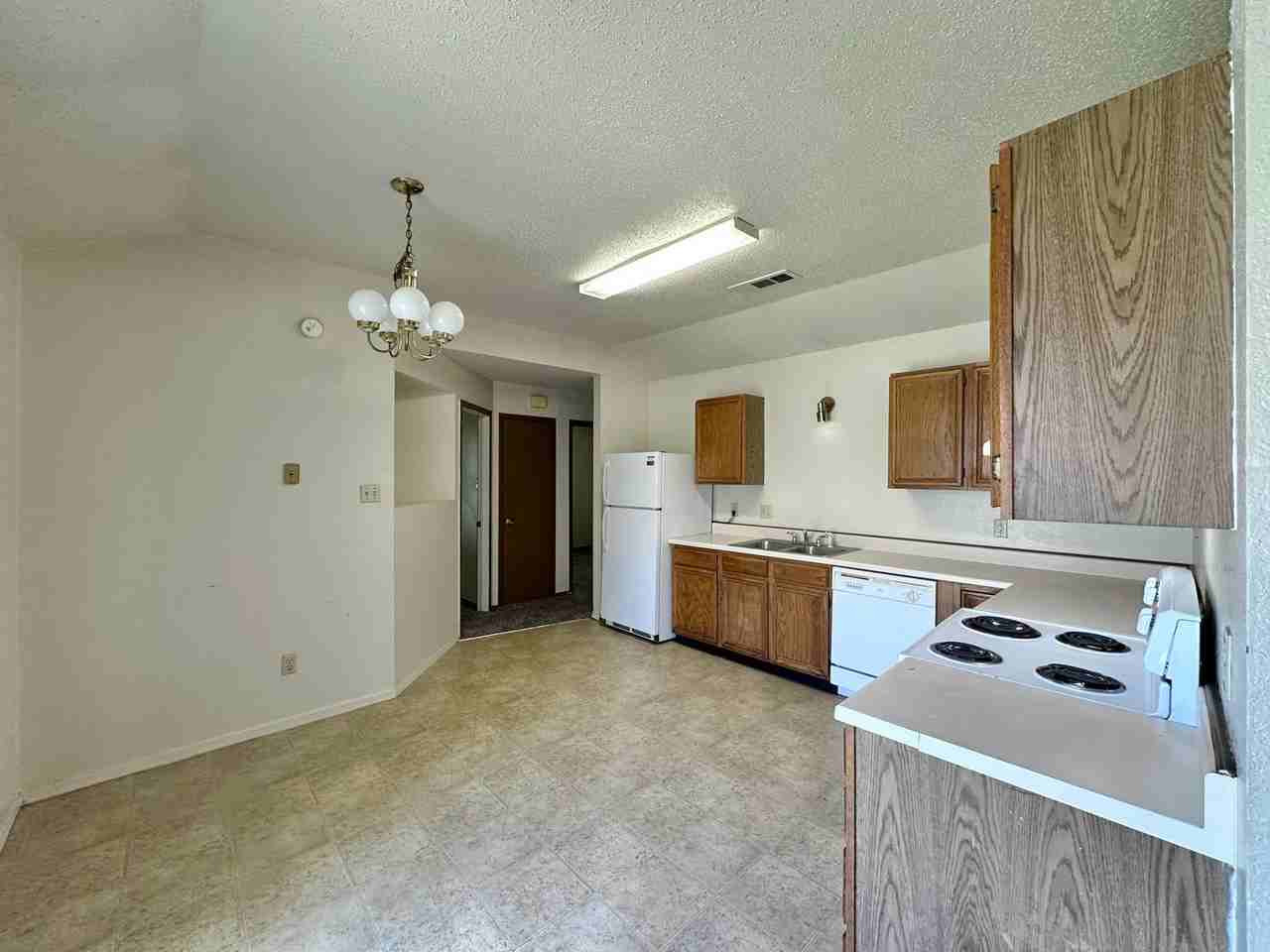 2707 Taft St - Photo 6 of 25