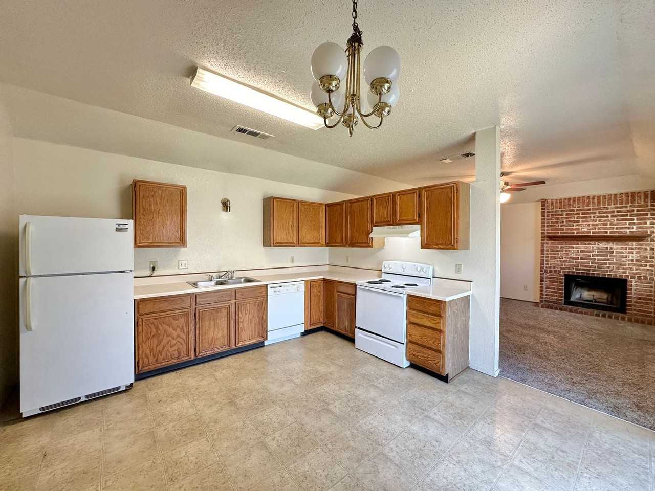 2707 Taft St - Photo 7 of 25