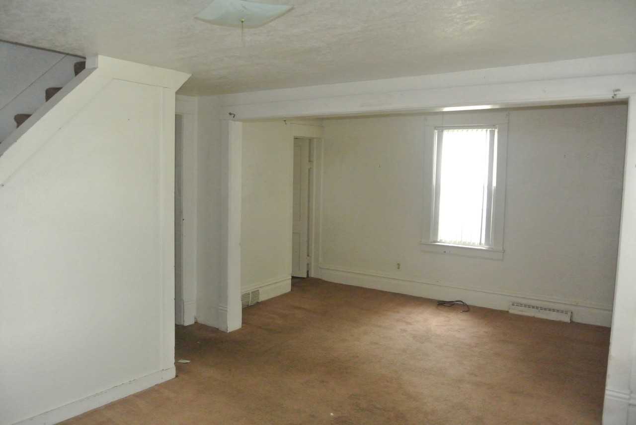 706 Valley St - Photo 3 of 11