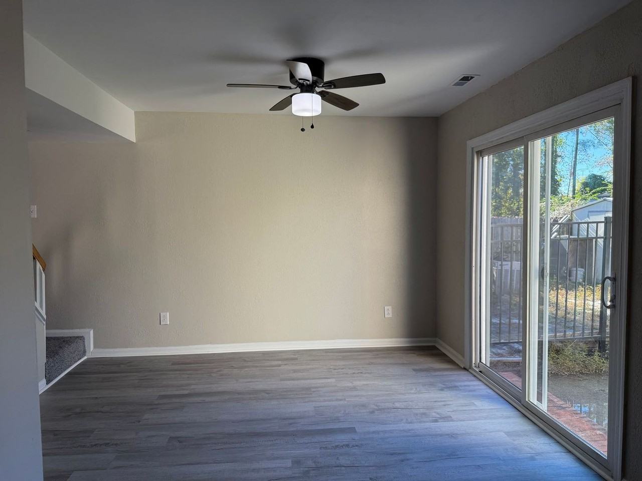 207 Myrtlewood Cir - Photo 3 of 8