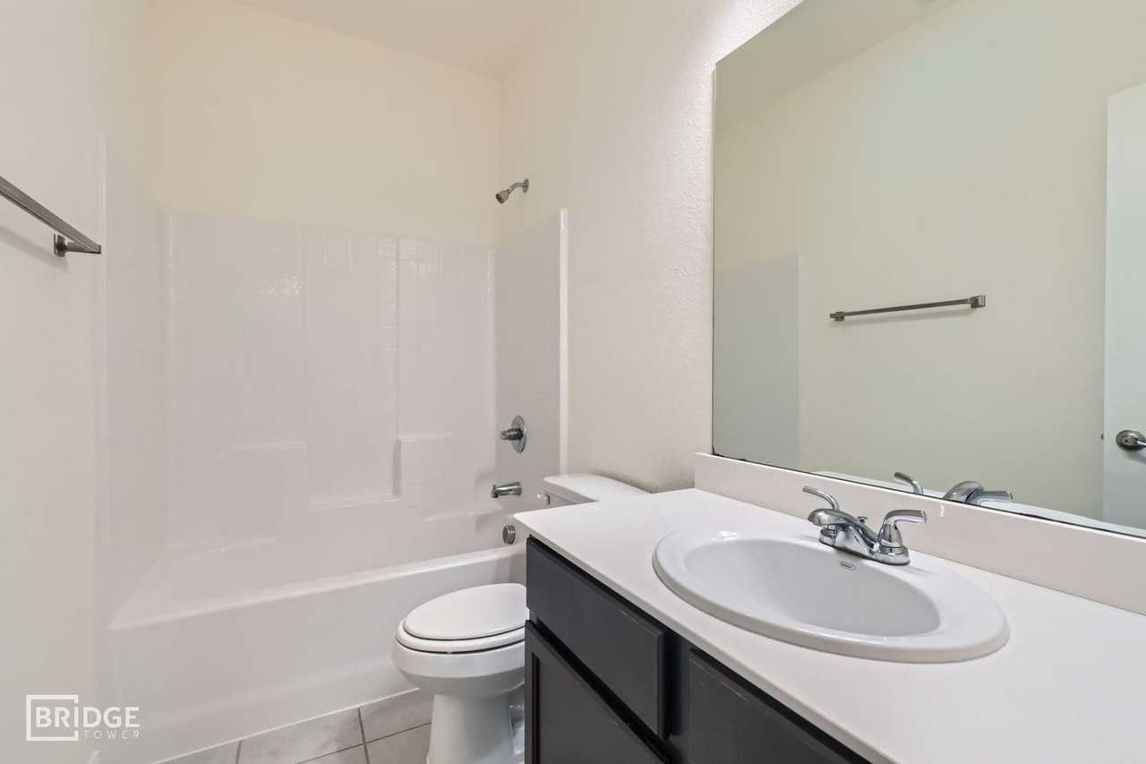 1340 Lakecrest Lane - Photo 4 of 29