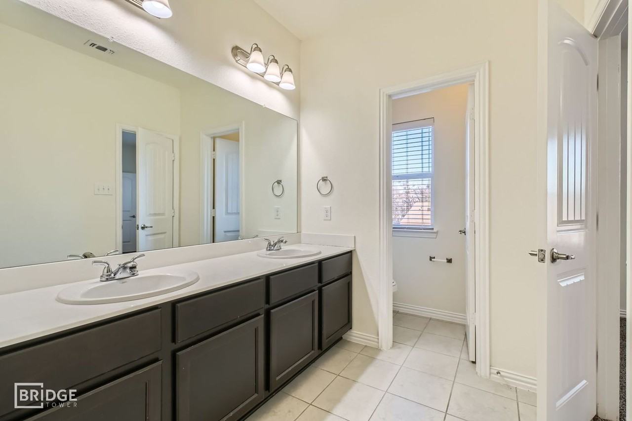 1340 Lakecrest Lane - Photo 7 of 29