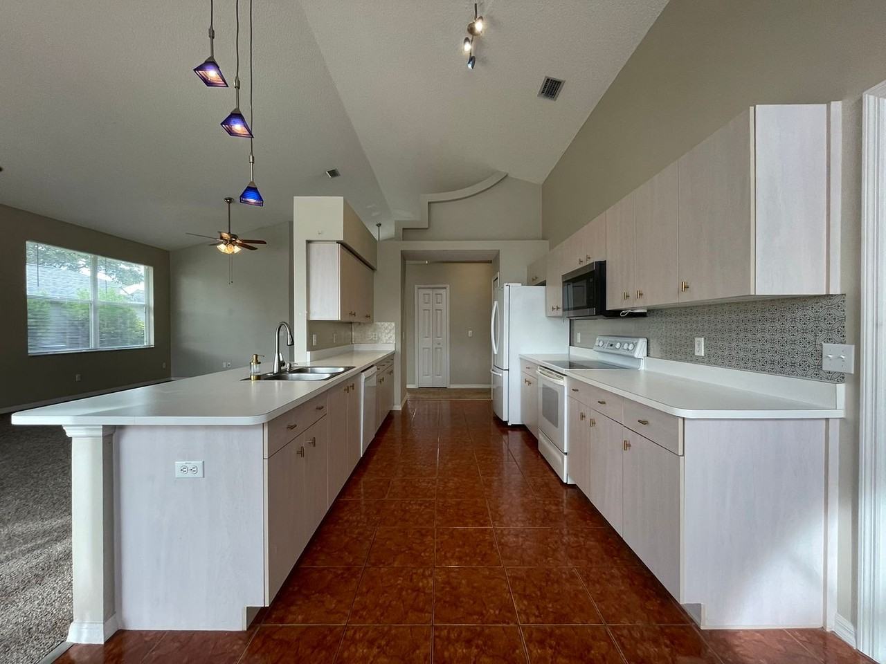 1687 Arash Cir - Photo 2 of 46
