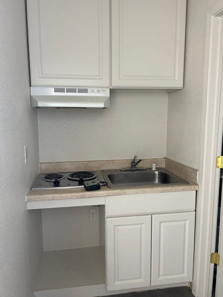 3801 Sherman Ln - Photo 5 of 17