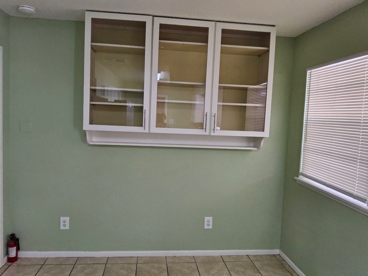 2535 Desert Dr - Photo 5 of 28