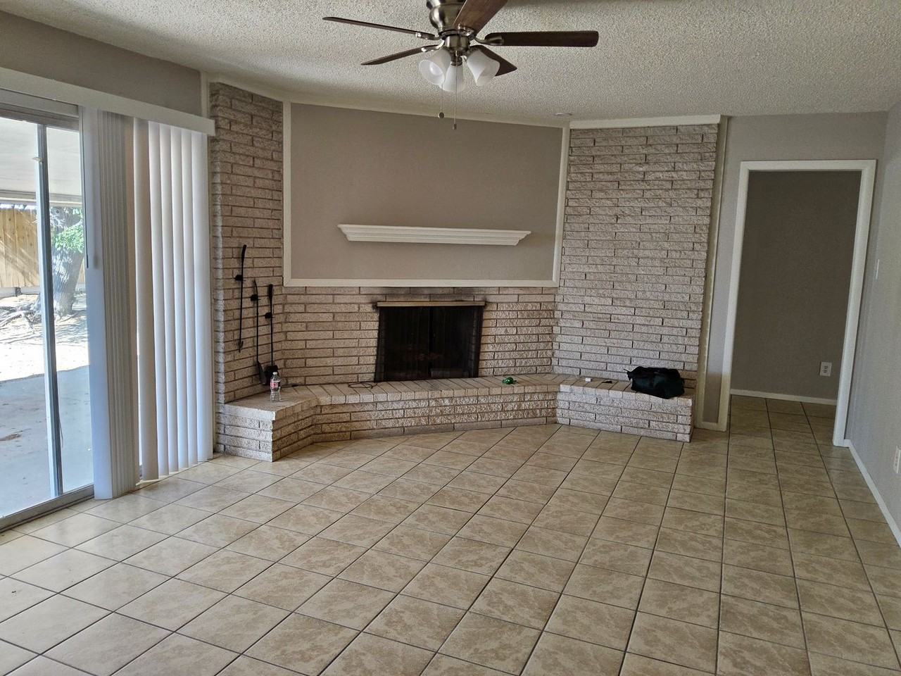 2535 Desert Dr - Photo 6 of 28