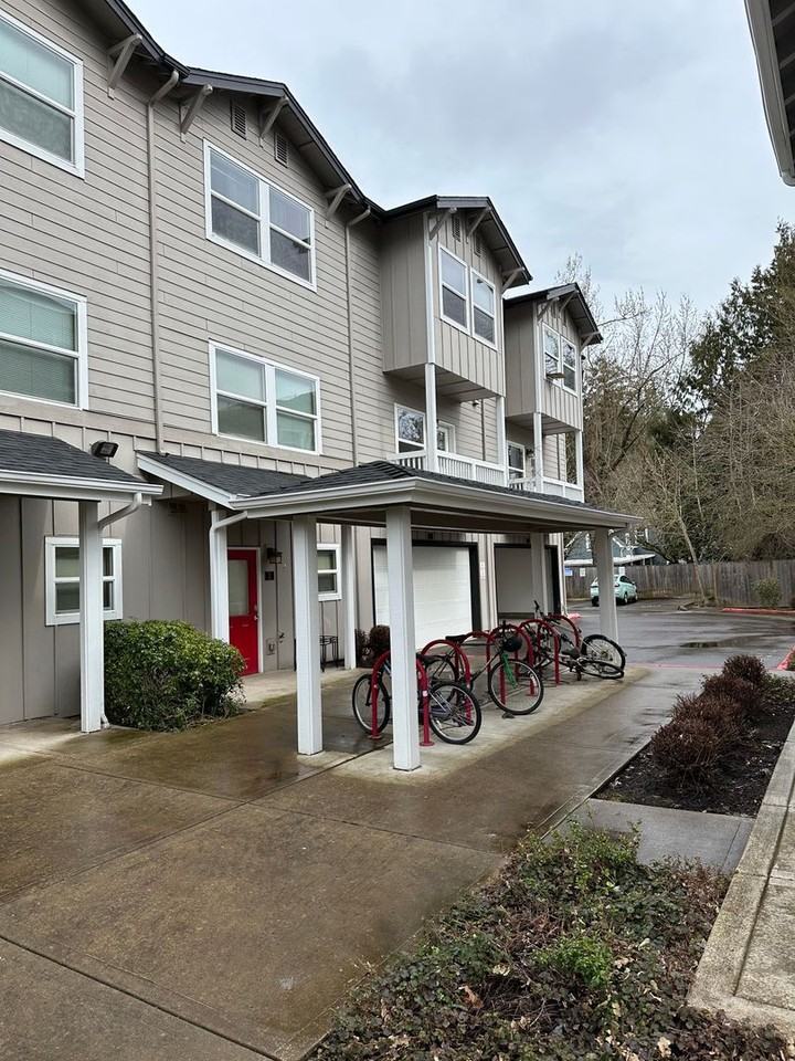 University Townhomes - Photo 5 of 38