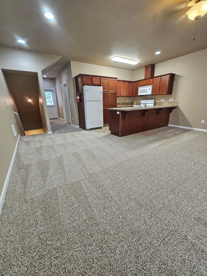 University Townhomes - Photo 6 of 38