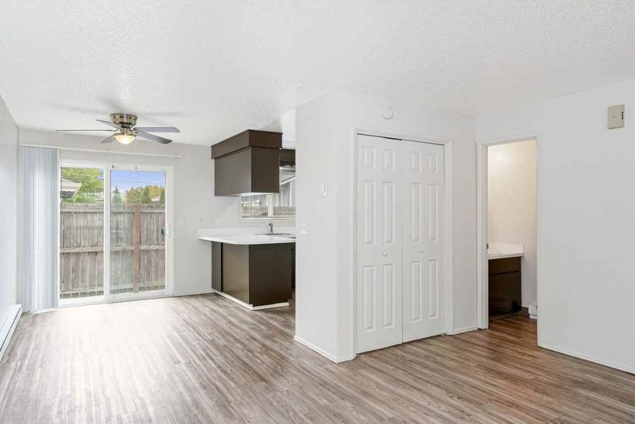 073-Lebanaire Apartments - Photo 2 of 25