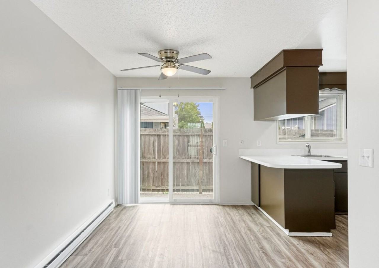 073-Lebanaire Apartments - Photo 6 of 25