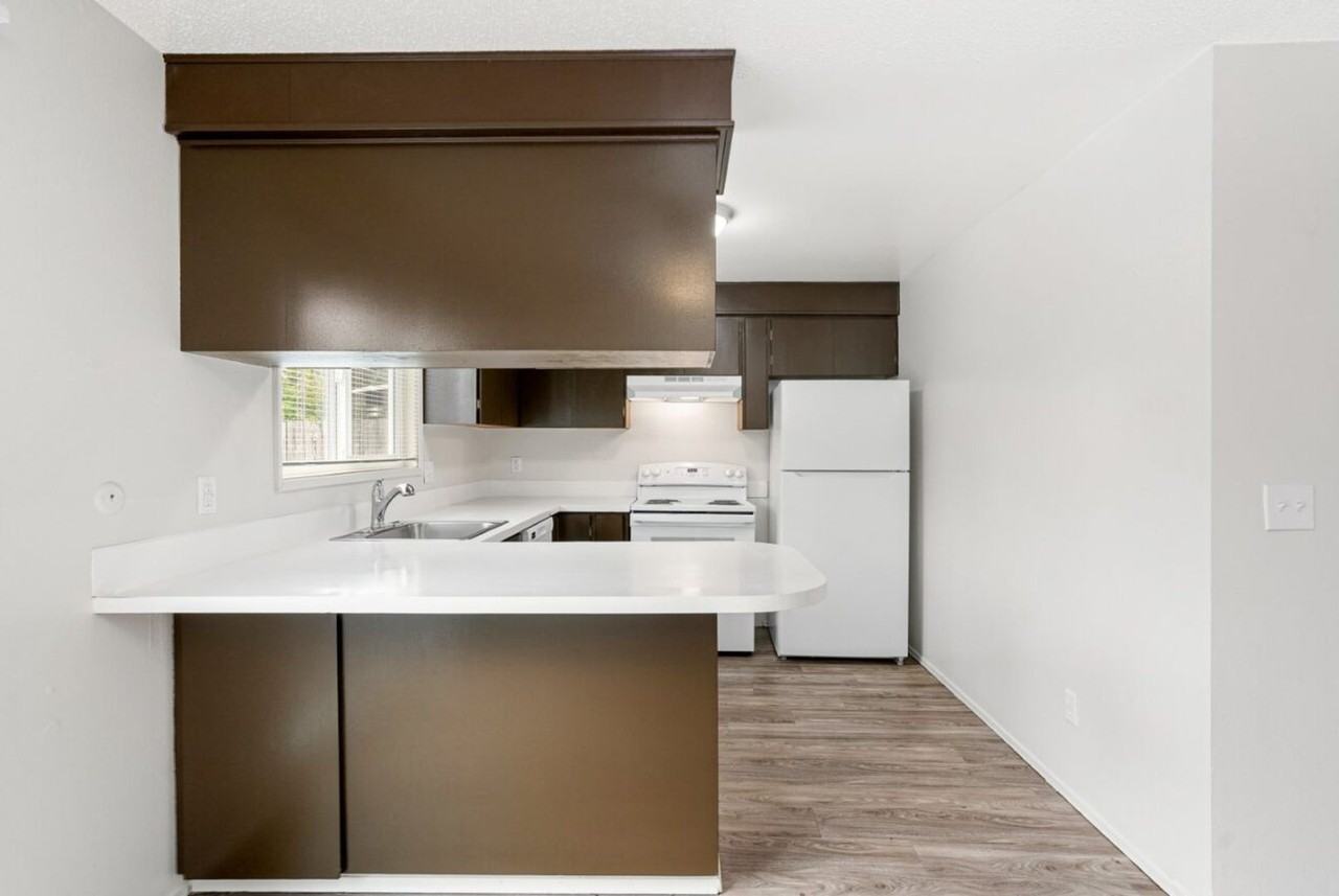 073-Lebanaire Apartments - Photo 7 of 25