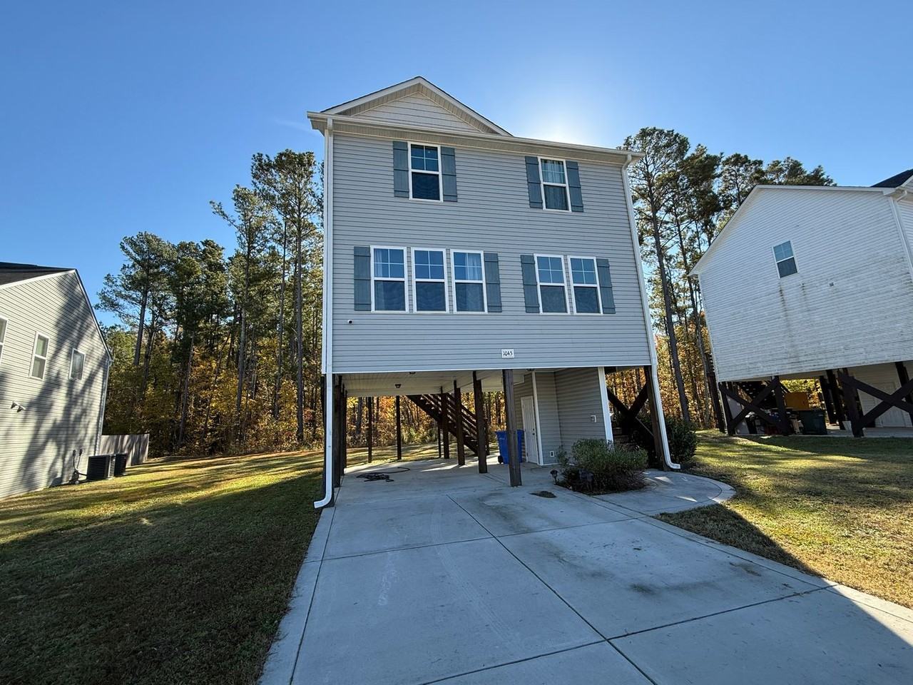 1045 Bombay Dr - Photo 3 of 19