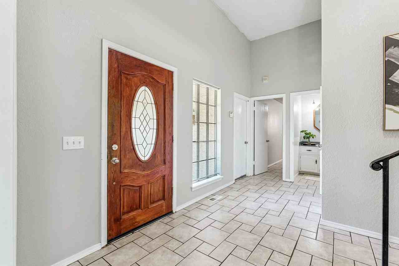 6000 Marlow Ln - Photo 2 of 26