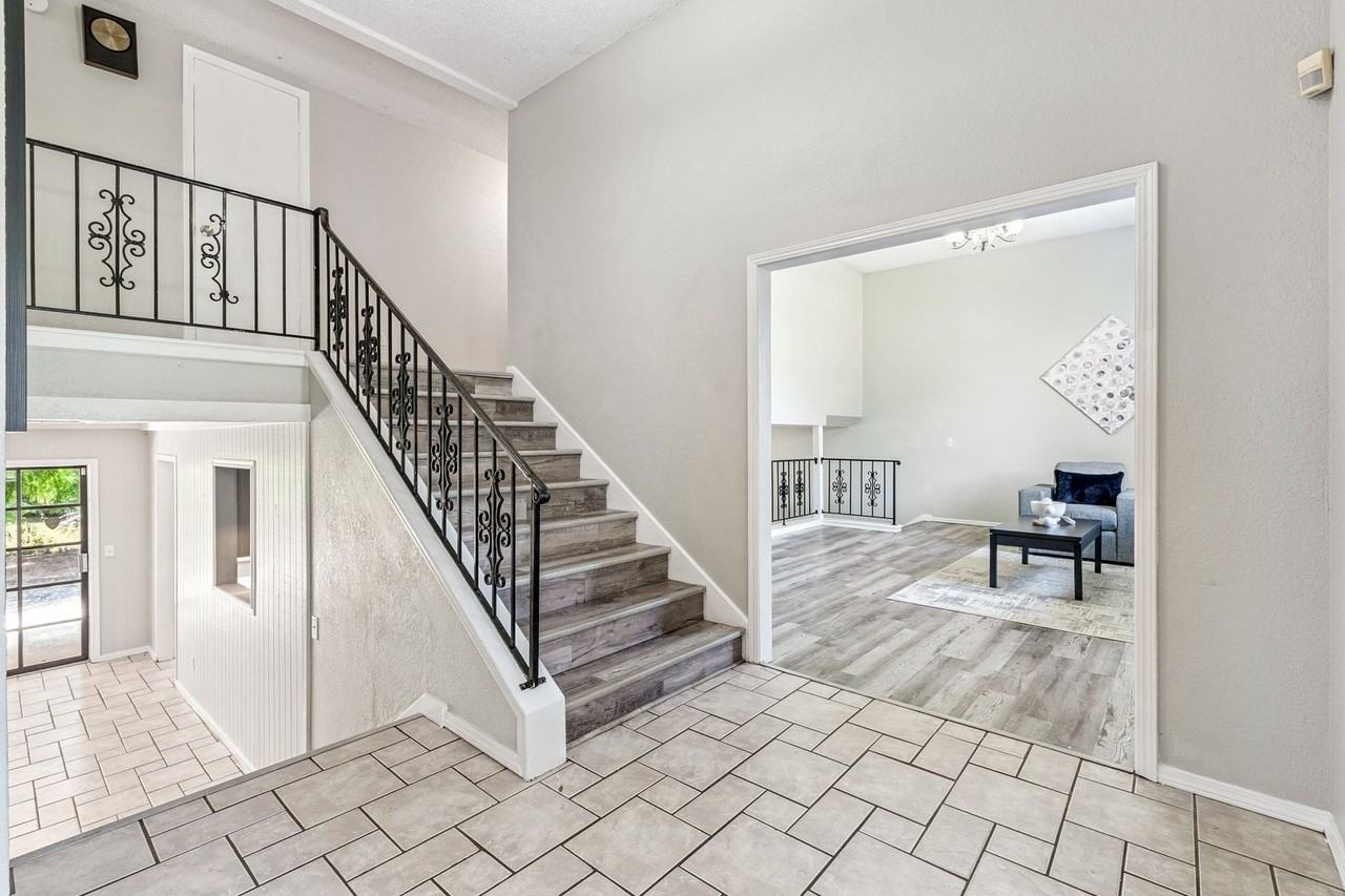 6000 Marlow Ln - Photo 3 of 26