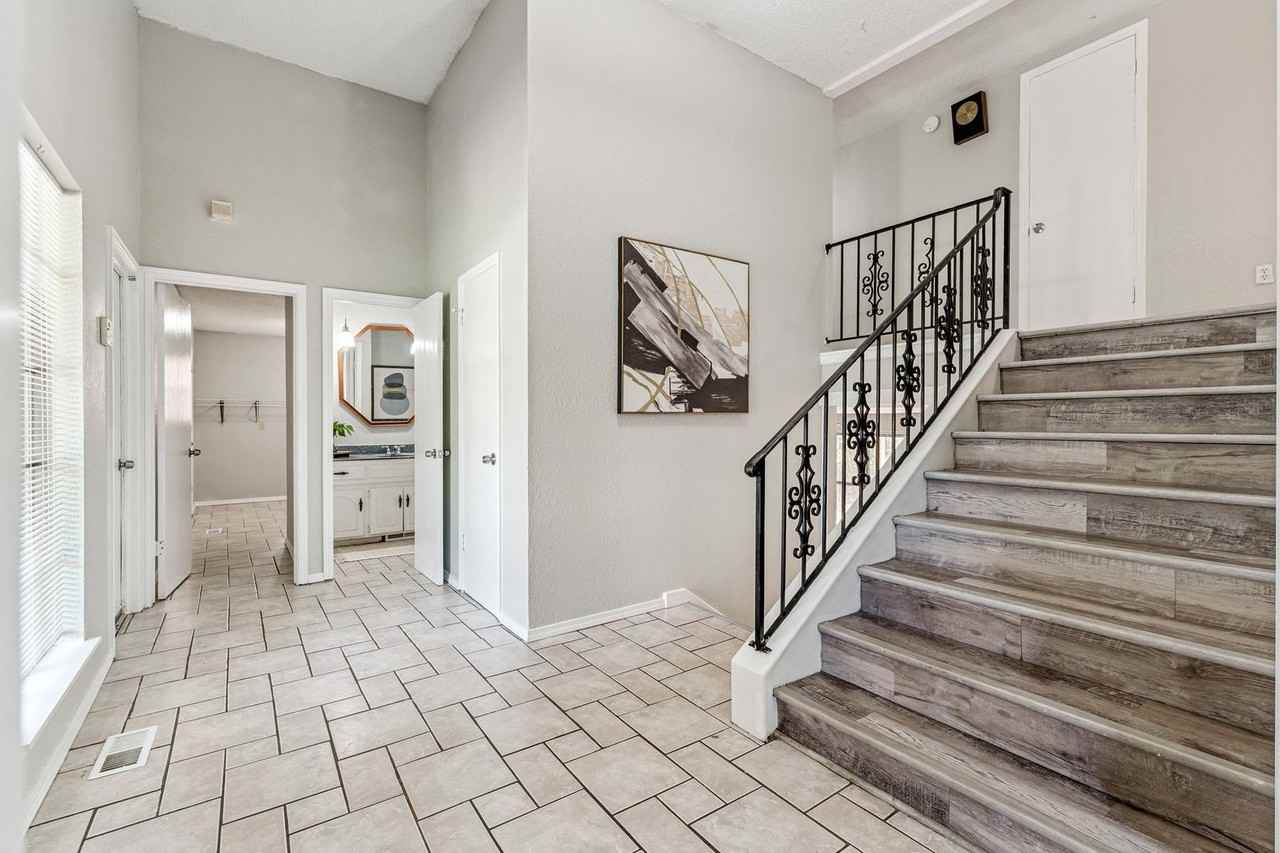 6000 Marlow Ln - Photo 4 of 26