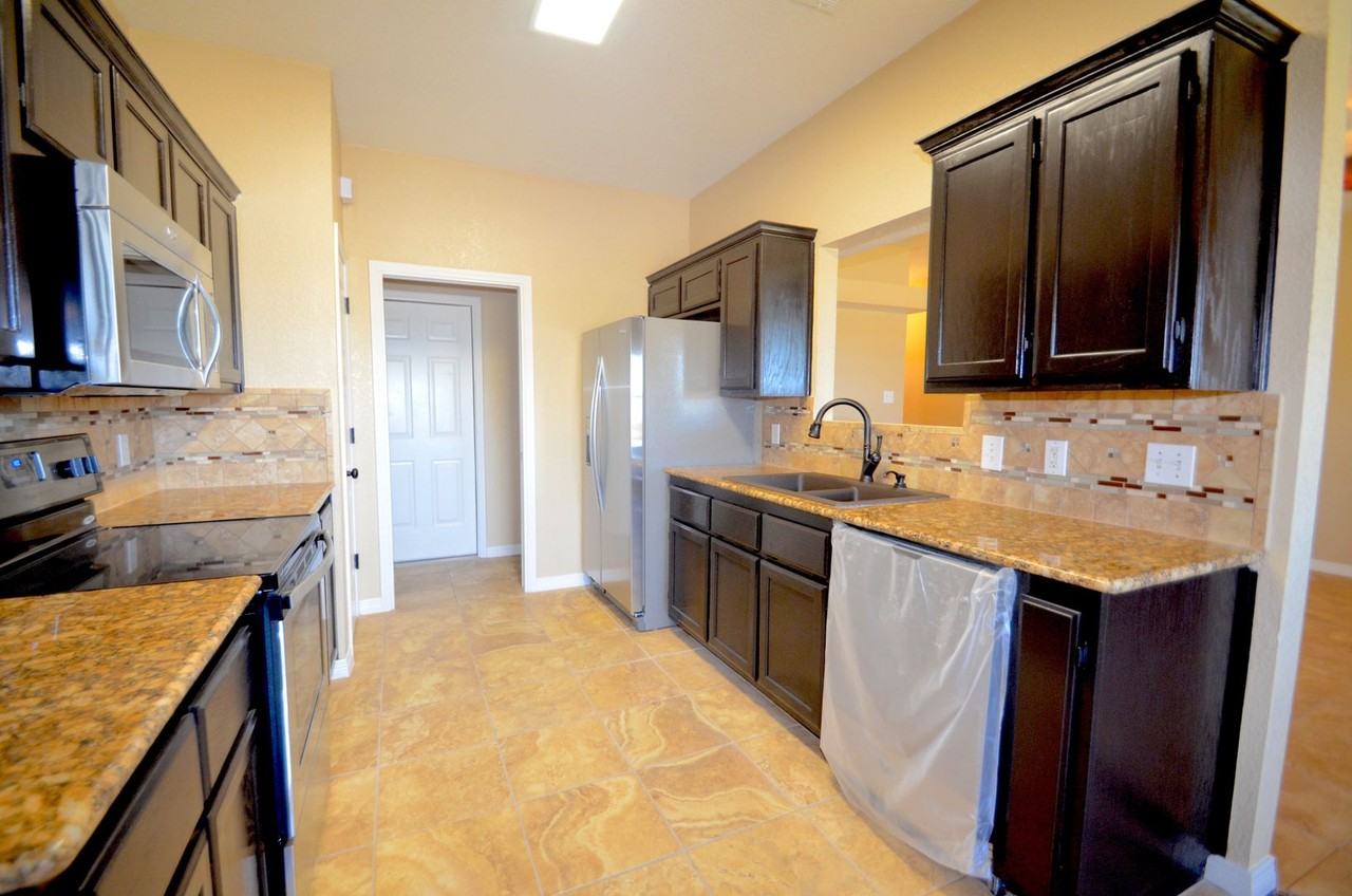 3303 Westwood Dr - Photo 4 of 10